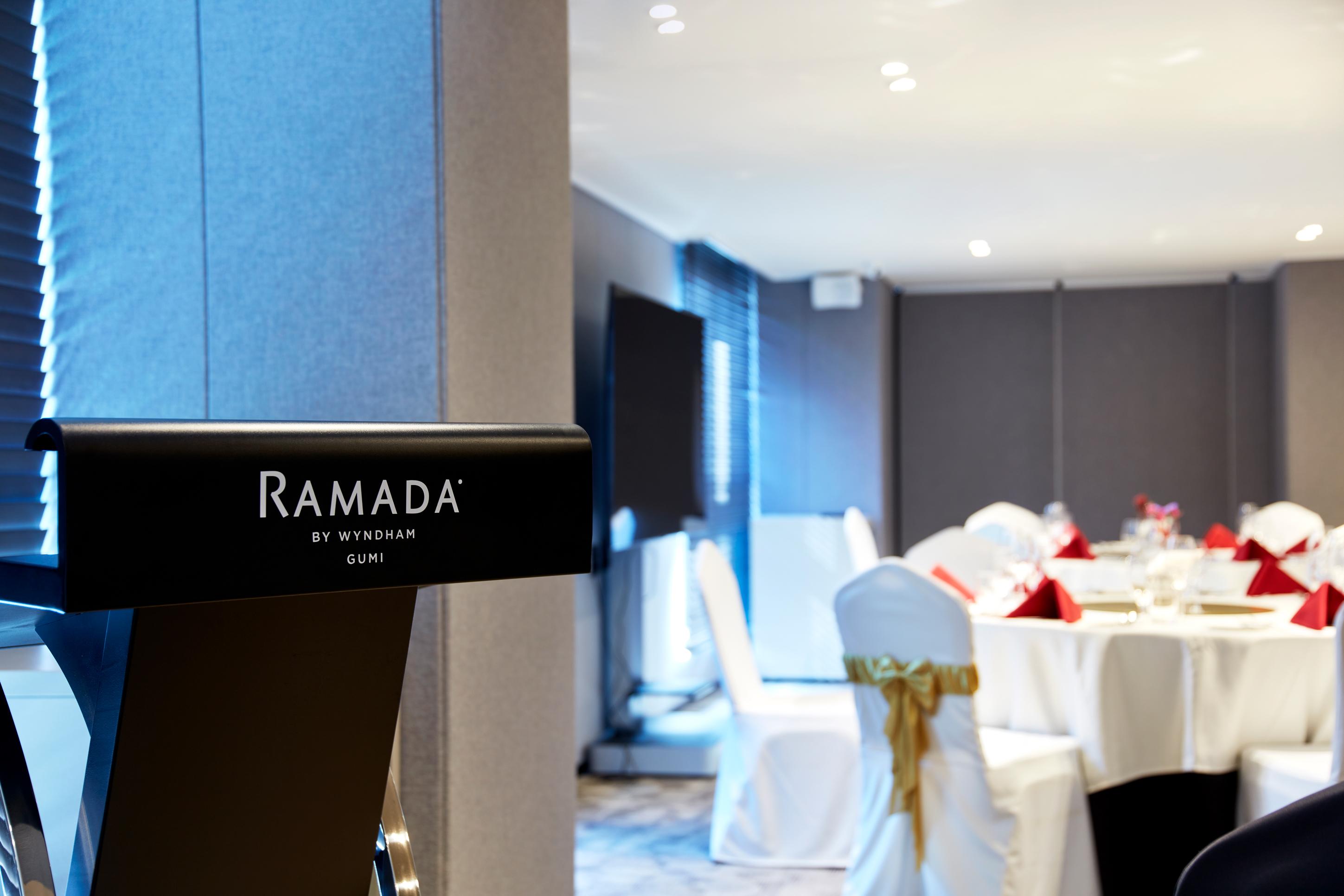 Ramada By Wyndham Gumi Hotel Bagian luar foto